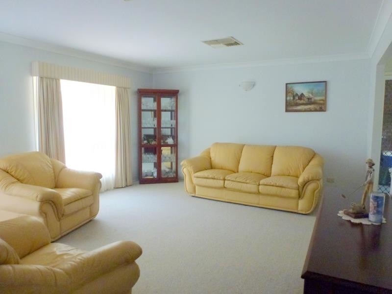 6 Rees Jones Close, Frenchville QLD 4701